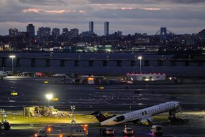 Tragedia en LaGuardia: ¿Por qué un camión de bomberos invadió la pista durante el aterrizaje?