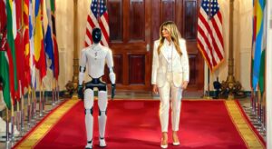 Melania presenta robot