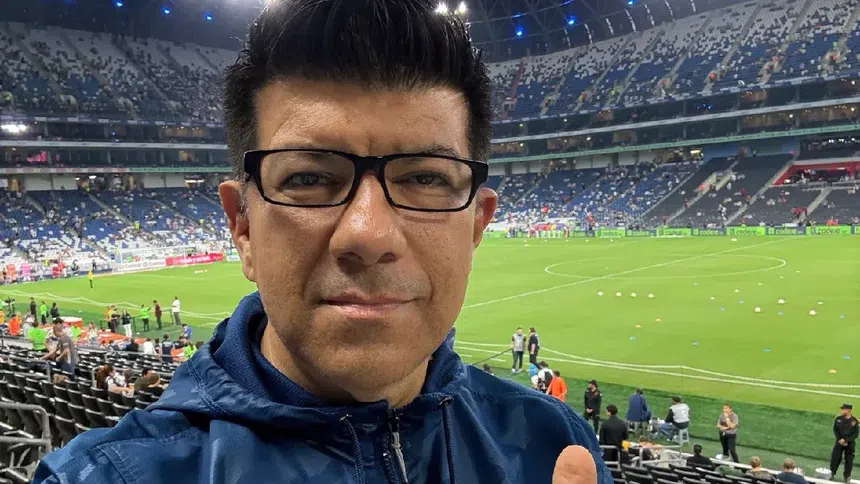 Muere Axel Solís