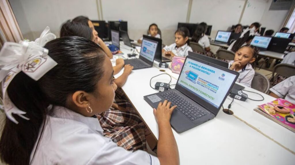 Regulación de tecnología en escuelas México