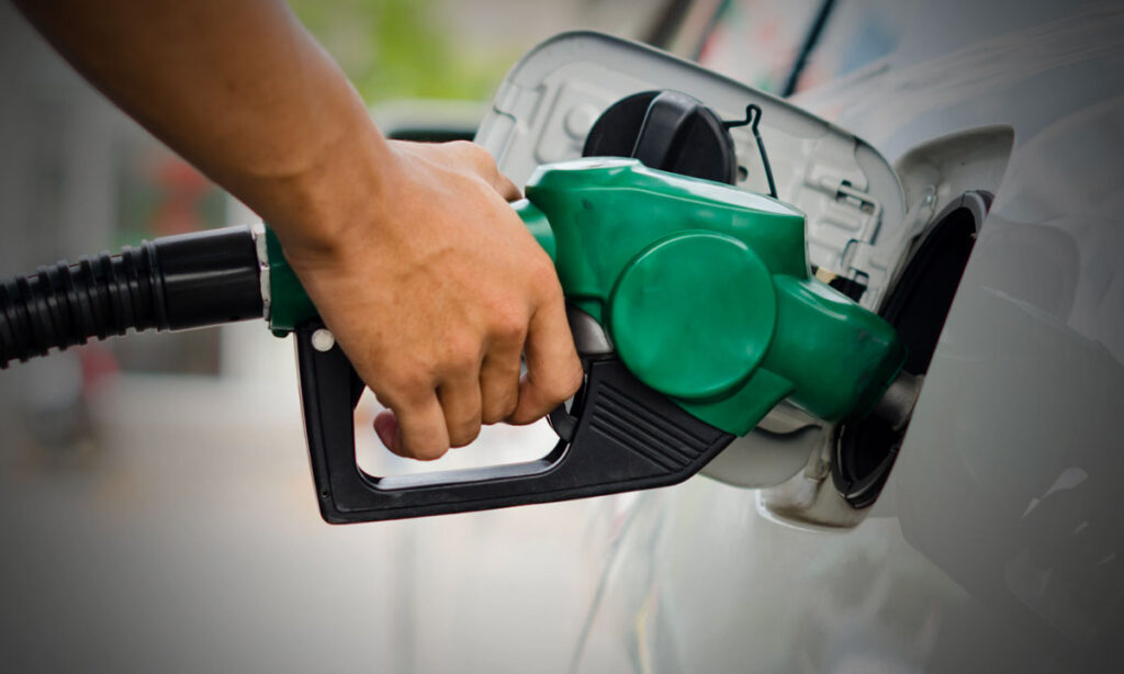 auto precio gasolina afecta