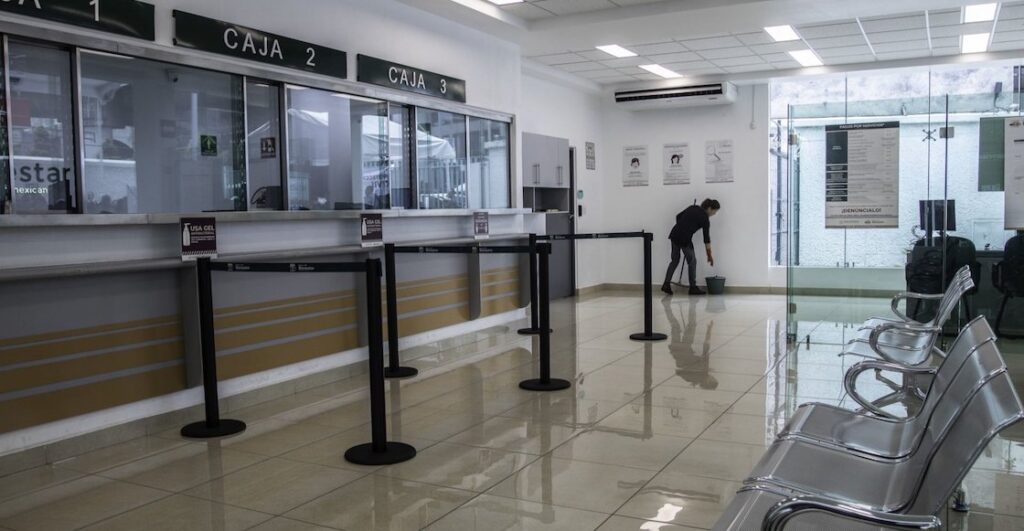 Bancos en Semana Santa