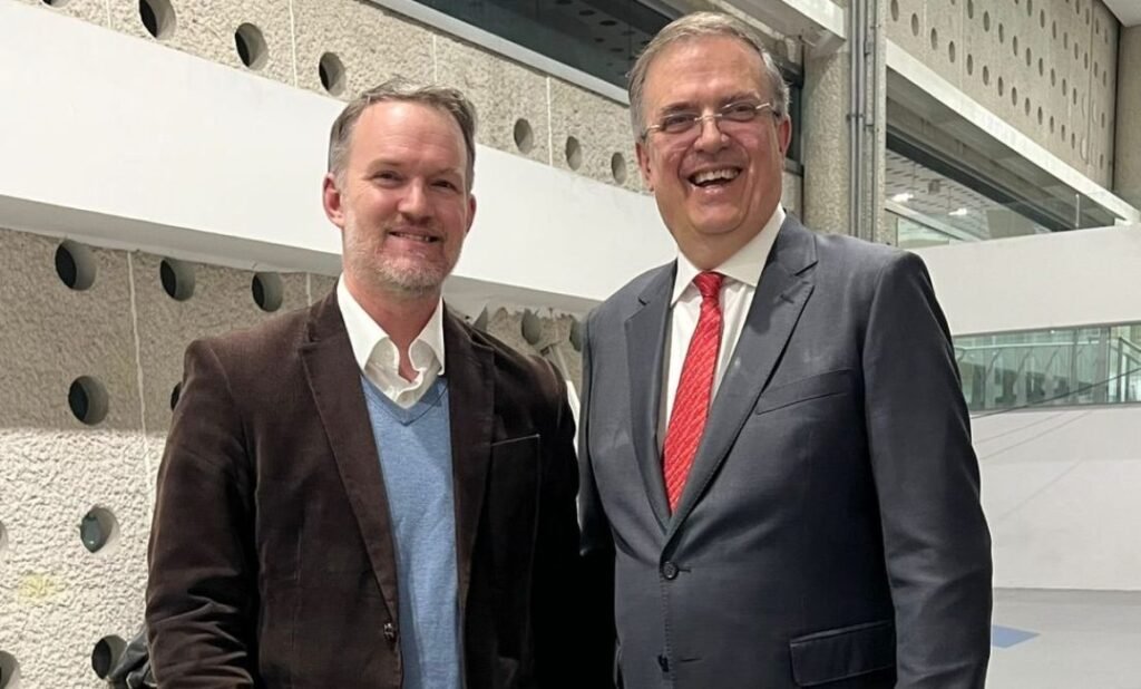 Ebrard y Greer