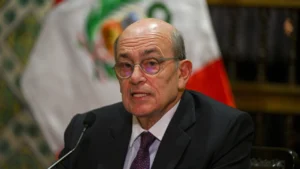 Renuncian canciller y ministro de Defensa