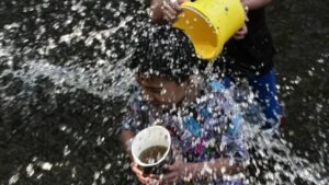 Multa por tirar agua en Semana Santa