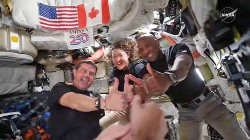 Nave espacial estadounidense preparándose para un histórico lanzamiento hacia la luna.