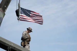 Buscan a dos militares