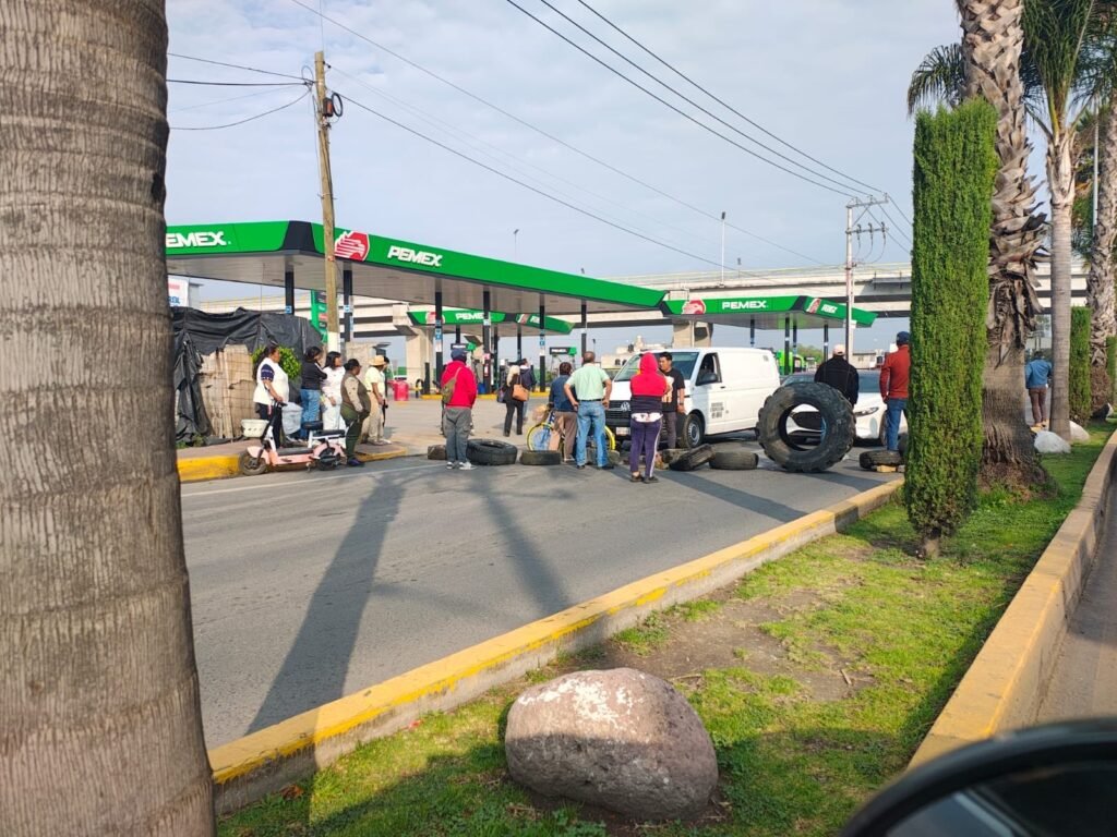 Bloqueo en acceso al AIFA: Ejidatarios de Tonanitla cierran vialidades