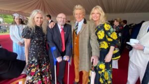 Phil Collins salud Rod Stewart subasta 2026: Reaparición