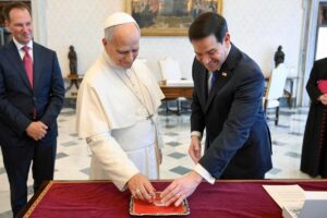 Marco Rubio visita Vaticano
