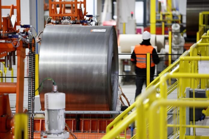 Produccion manufacturera Estados Unidos abril Fed 2026
