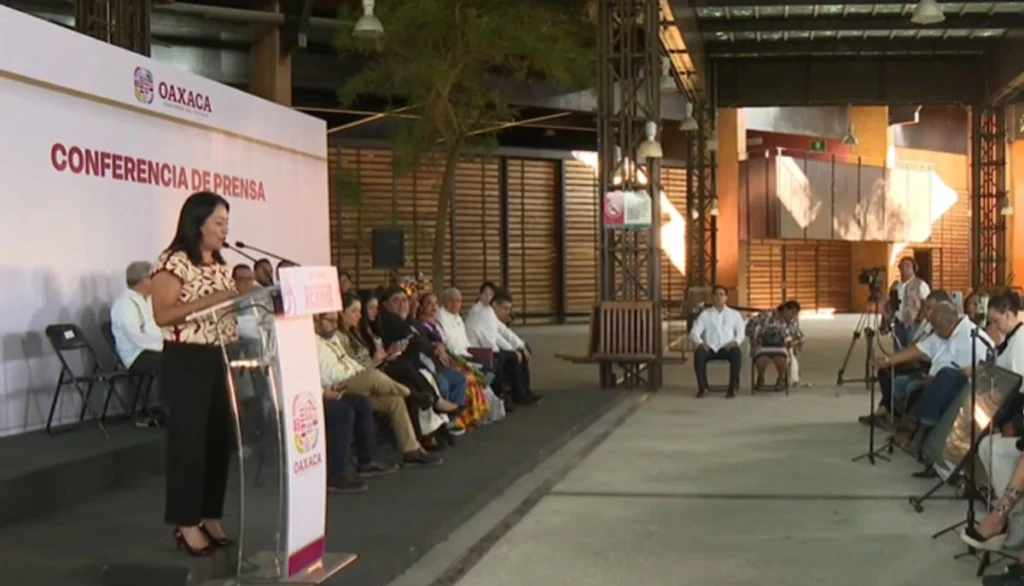 CNTE interrumpe conferencia del gobernador Salomón Jara en Oaxaca
