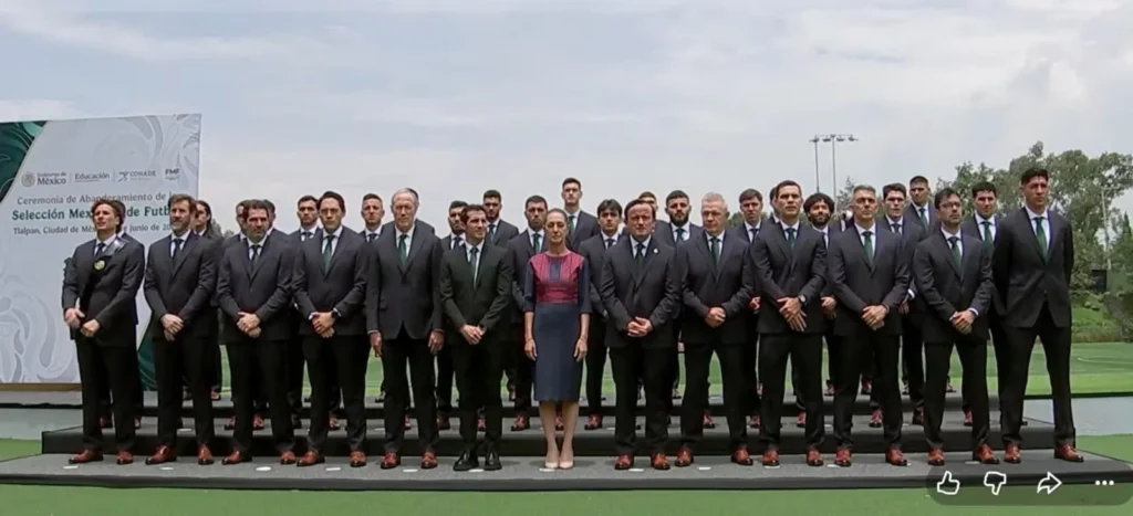 Selección Mexicana recibe la bandera nacional para el Mundial 2026