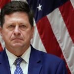 Trump nombra a Jay Clayton su jefe de inteligencia