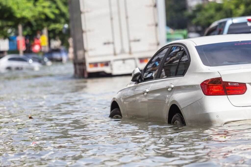 Que--pasa-si-mi-auto-se-ve-involucrado-en-una-inundacio-n