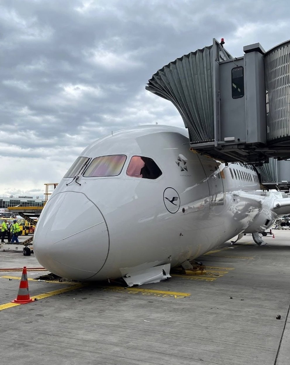 avión Boeing 787 colapsa