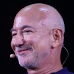¡Jeff Bezos sorprende! La Inteligencia Artificial no te quitará el trabajo pero provocará escasez laboral