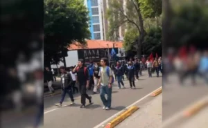normalistas marchan en CDMX en demanda de mejores condiciones para los 16 planteles del país
