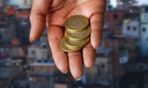 estrés económico destruye felicidad