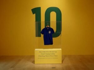 Subasta camiseta Pelé Suecia 1958 Sotheby's: Precio histórico