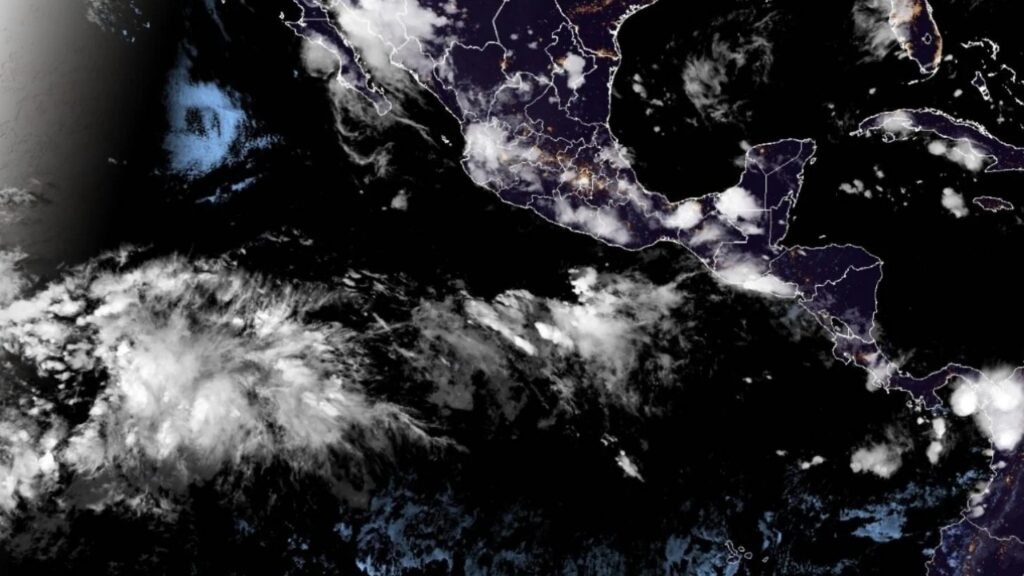 triple huracán en el Pacífico