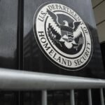 Estados Unidos busca cobrar multas migratorias a deportados en Centroamérica