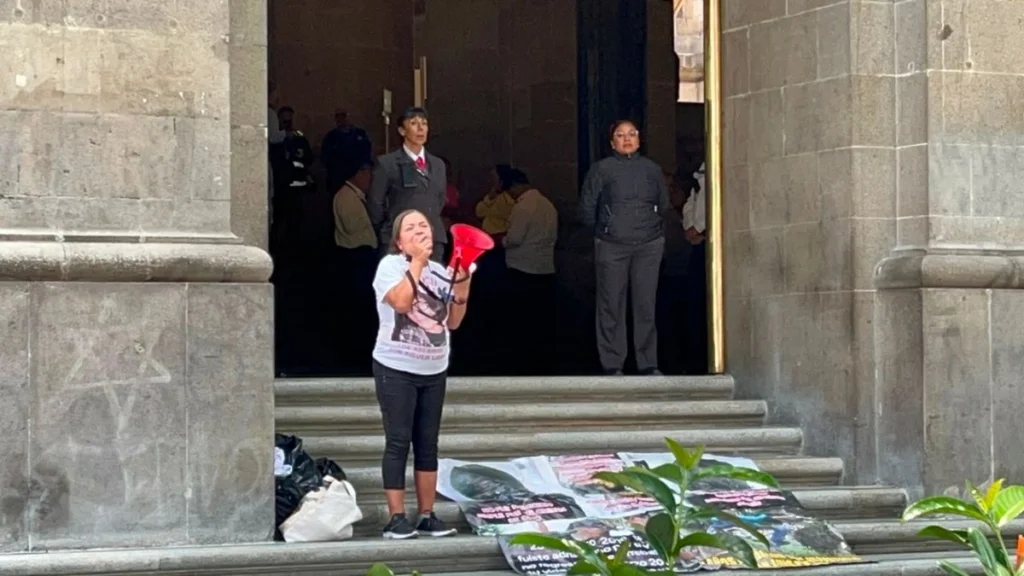 megáfono de manifestante