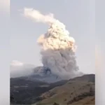 El volcán Puracé emite cenizas tras fuerte sismo en Colombia y provoca cierre aéreo en Popayán